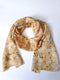 Teinture d'un foulard de soie avec des impressions botanique avec Dahlia Milon