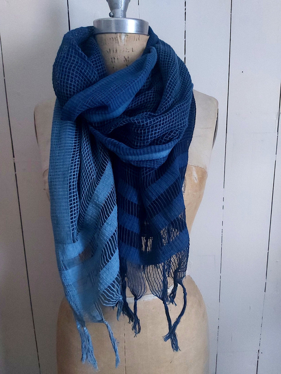 Écharpe Lino - soie et coton - teinture végétale d'indigo japonais local